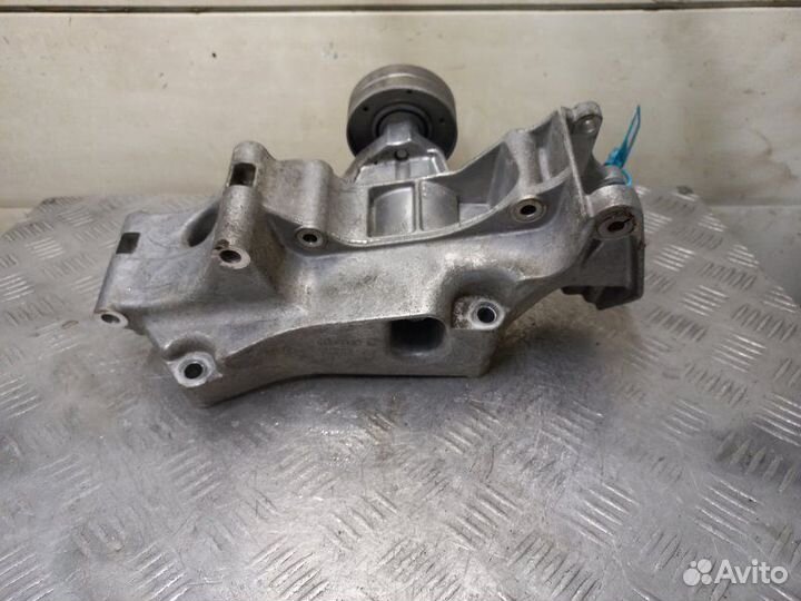 Кронштейн генератора Volkswagen Golf 4 1.4