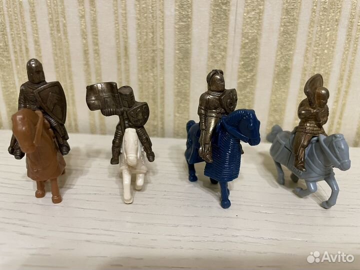 Игрушки из киндер сюрпризов 90-х