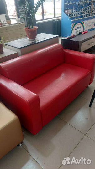 Офисный кожаный диван бу