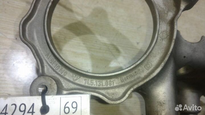 Кронштейн воздушного насоса левый Porsche Cayenne