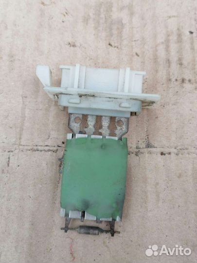 Резистор печки Фольксваген Гольф 5 Plus