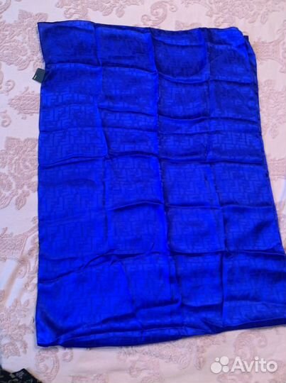 Шелковый палантин fendi