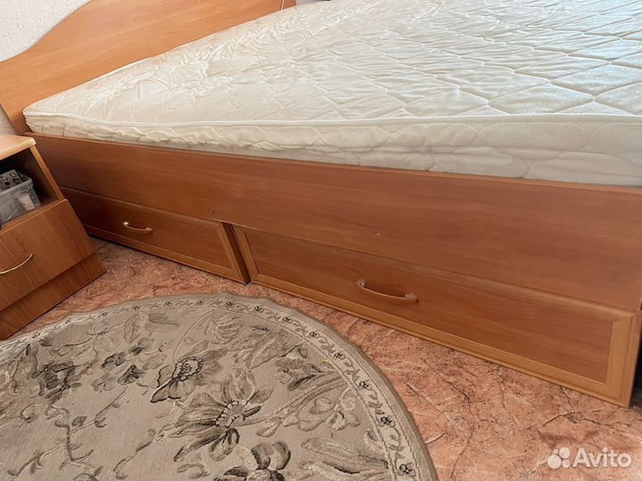 Кровать с матрасом 160х200 бу