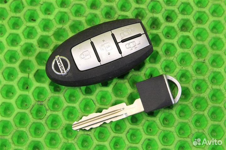 Ключ зажигания, смарт-ключ Nissan Serena C25