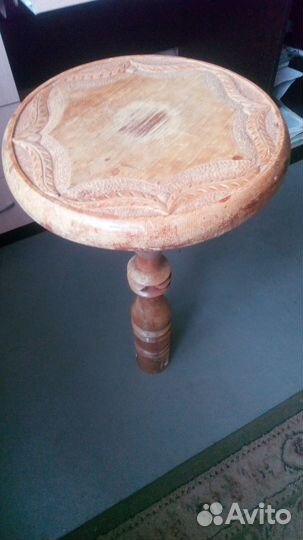 Столик резной деревянный