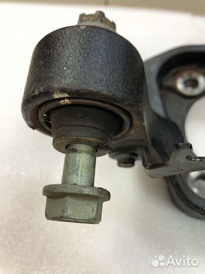 Задний кулак Nissan Teana L33