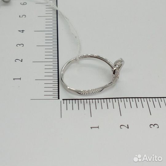 Золотое кольцо с камнем 18,5р