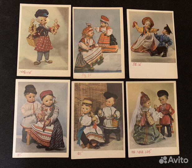 Открытки из серии куклы в народных костюмах