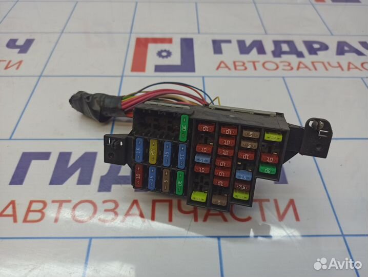 Блок предохранителей Nissan Almera (G15) 77032-975