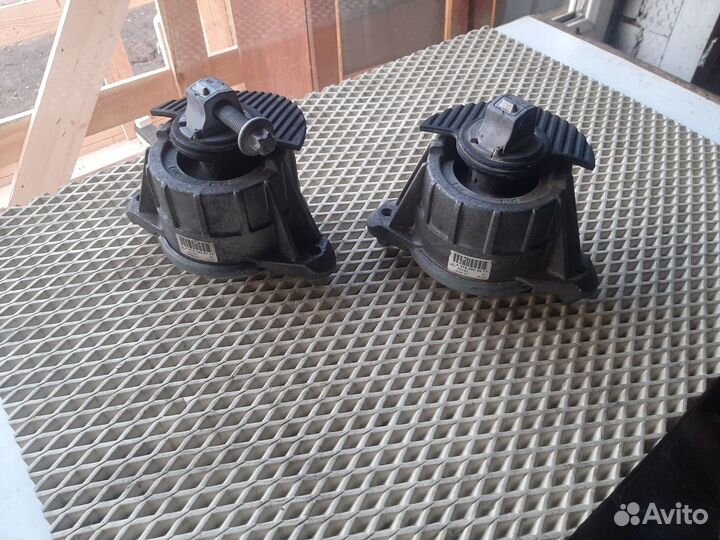 Mercedes W212 218 Подушка двигателя