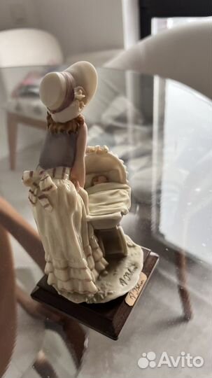 Милая Статуэтка девушки с младенцем от A. Belcari