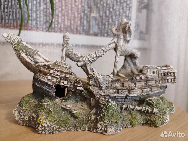 Корабль для аквариума