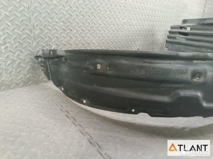 Подкрылок передний правый toyota isis