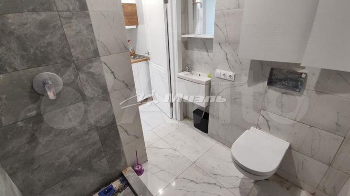 2-к. квартира, 70 м², 1/10 эт.