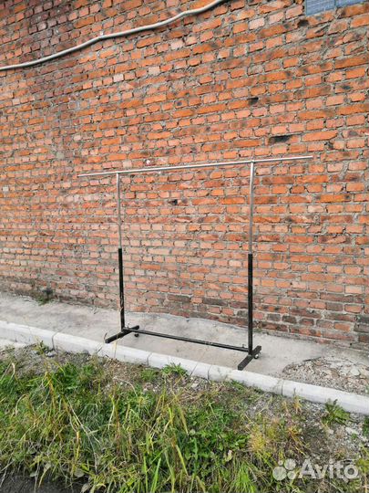 Стойка для одежды