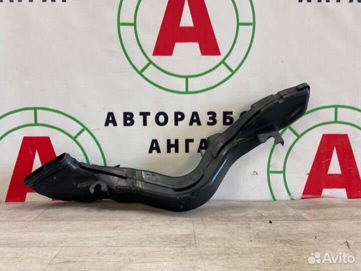 Воздухозаборник Ford Focus хетчбэк 1.6L duratec