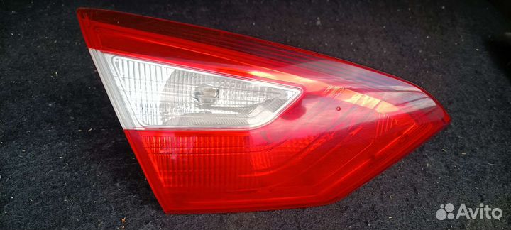 Фонарь задний внутренний левый Ford Focus 3 седан