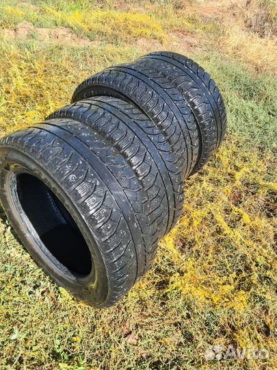 Bridgestone Ice Cruiser 7000 215/60 R16