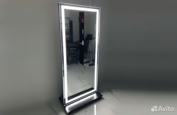 Зеркало со светодиодной подсветкой