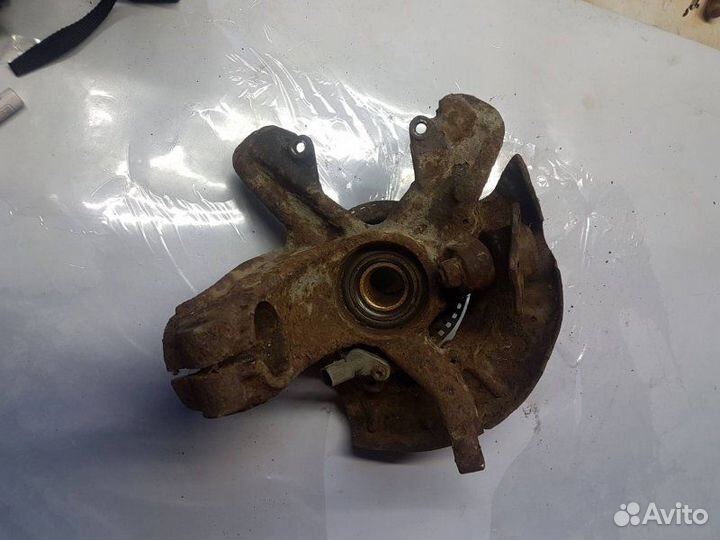 Кулак передний левый Audi A3 8L AKL 1998