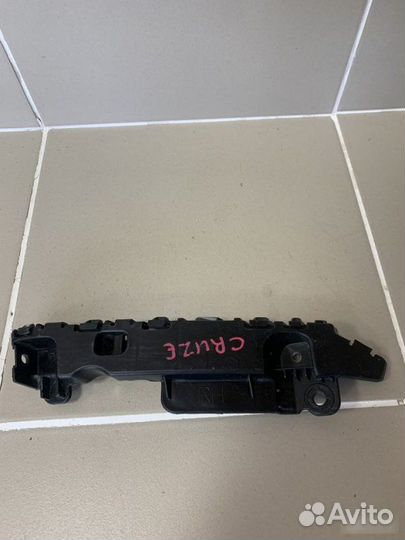 Направляющая бампера правая Chevrolet Cruze