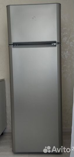 Холодильник бу Indesit