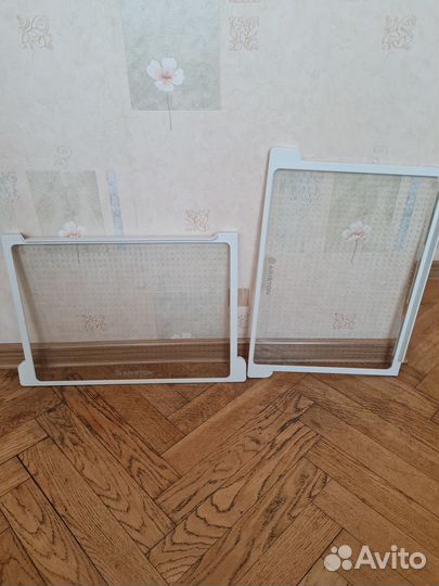 Полки в холодильник Ariston метро 