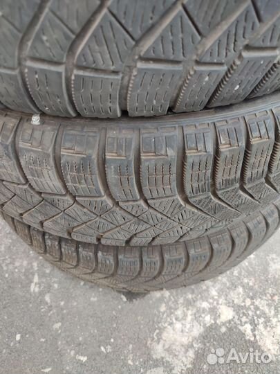 Pirelli Ice Zero 215/60 R17