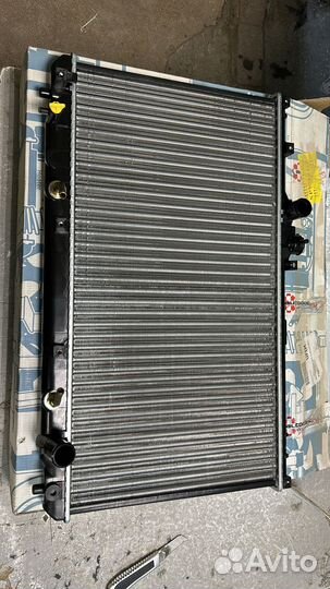 Радиатор охлаждения toyota Corona