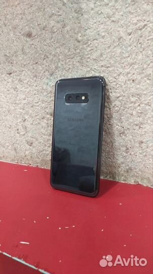 Samsung Galaxy S10e, 6/128 ГБ