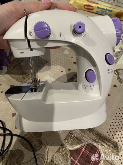 Мини швейная машинка
