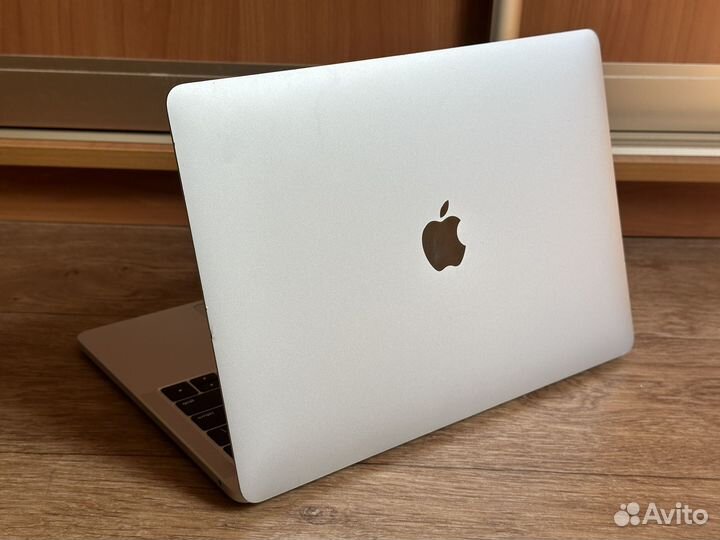 MacBook Pro 13 2019 i5/8/128gb 1 цикл перезарядки