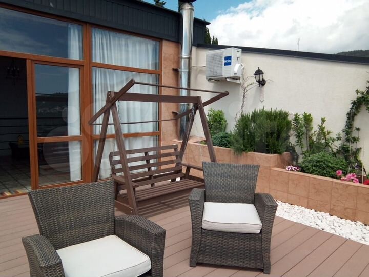 Дом 242 м² на участке 1,3 сот.