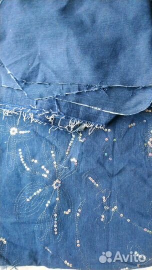Отрез джинсовой ткани стрейч,с пайетками