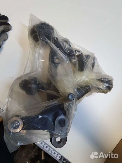 Кулак поворотный задний левый Toyota RAV4 X50