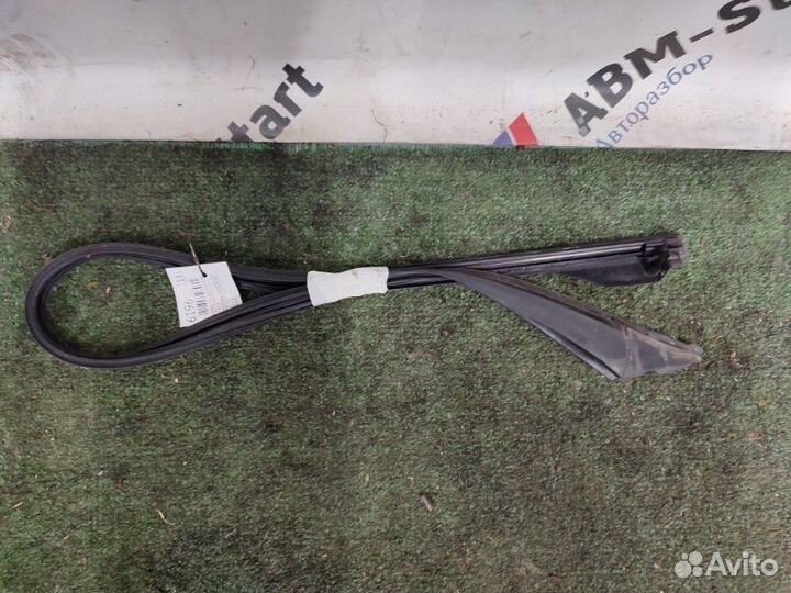 Уплотнитель стекла двери передний левый Bmw 535