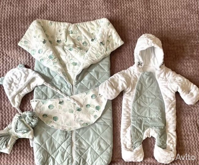 Комбинезон на выписку