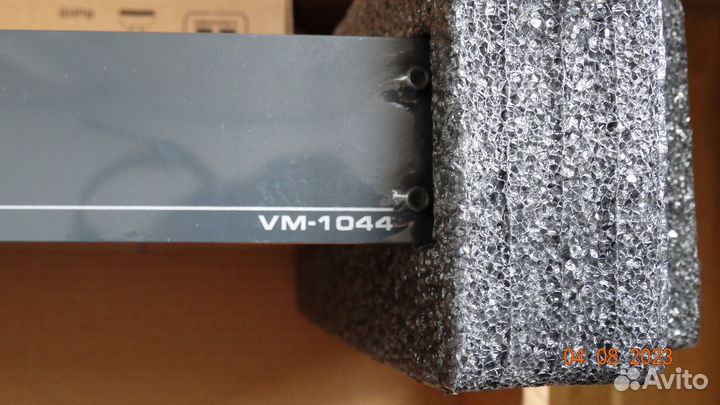 Распределитель видеосигнала Kramer VM-1044