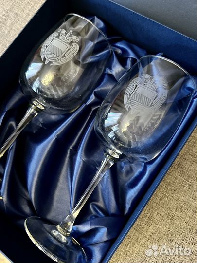 Набор винных бокалов с символикой