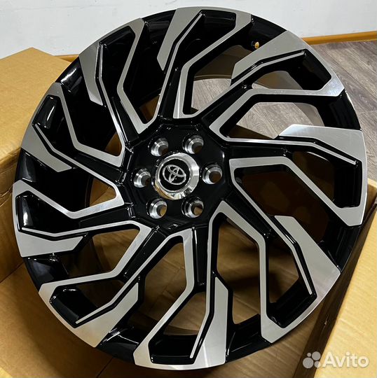 Кованые диски на Тойота Ланд Крузер 300 LC300 R24