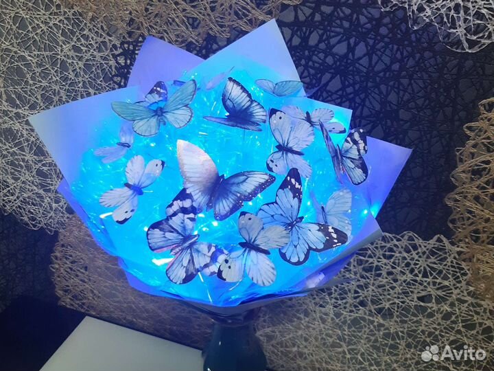 Светящийся букет из бабочек