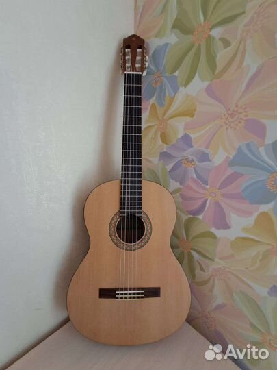 Классическая гитара yamaha c40m