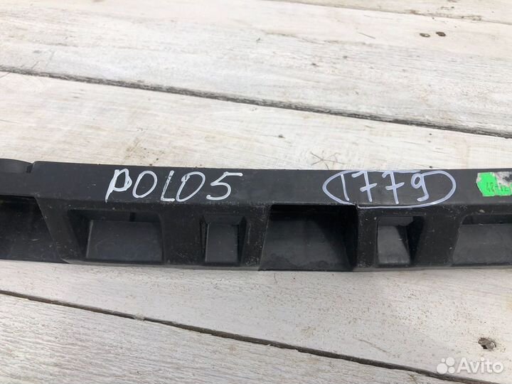 Volkswagen Polo 5 10- Крепление заднего бампера