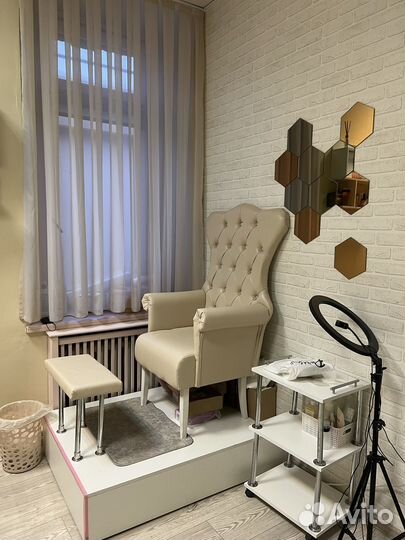 Аренда рабочего места мастера маникюра
