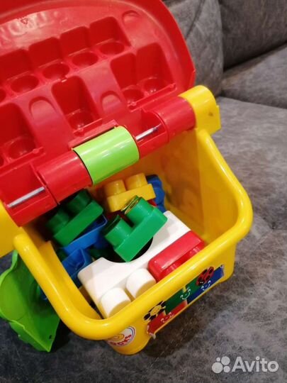 Игрушки для малышей в ассортименте