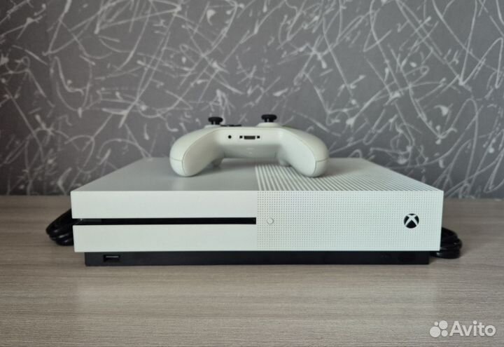 Xbox One S 1 Tb / Game Pass Ultimate