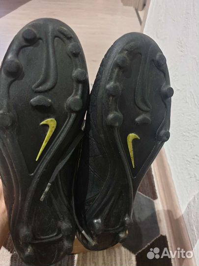 Футбольные бутсы nike