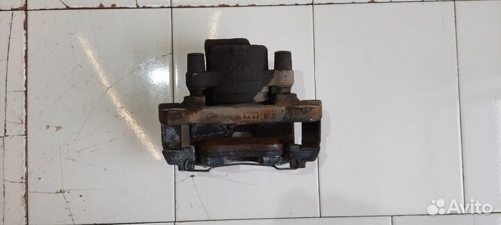 Суппорт передний левый (Jeep Renegade)