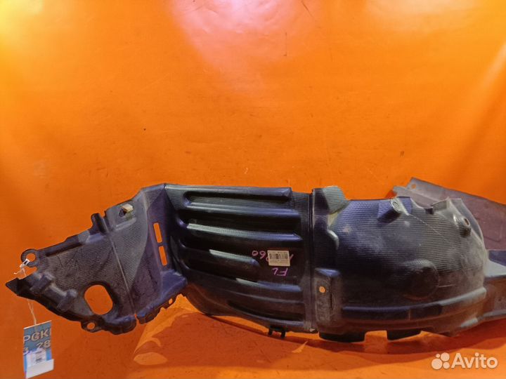 Подкрылок Toyota Voxy AZR60G передний левый