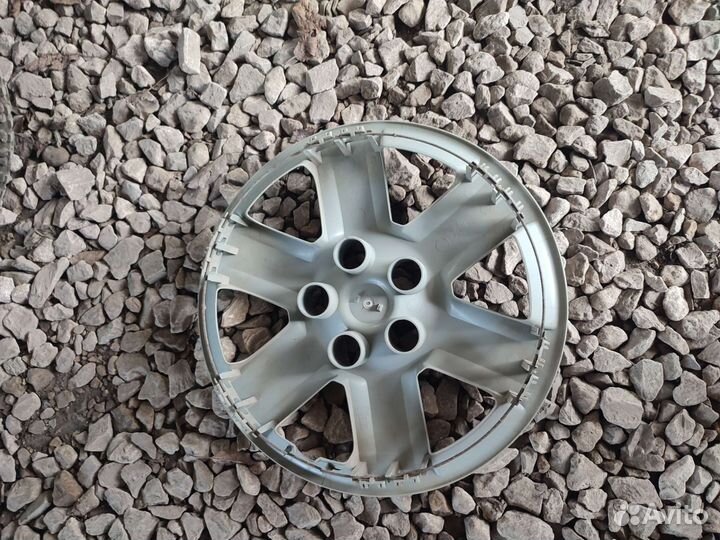 Колпак один на Nissan
